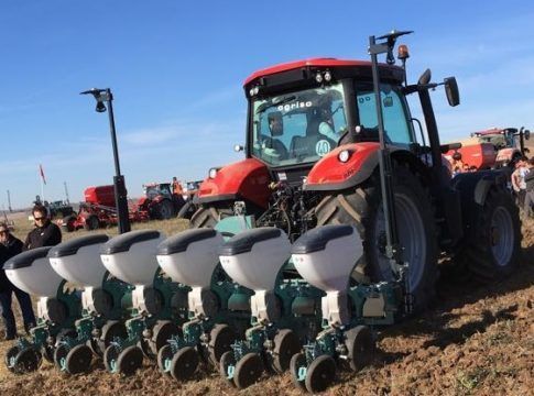 El Gobierno incrementará las ayudas para maquinaria agrícola para que el sector gane en seguridad