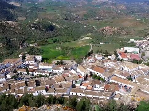 Ardales, Ayamonte, Salobreña y Zahara de la Sierra, nuevos Municipios Turísticos de Andalucía