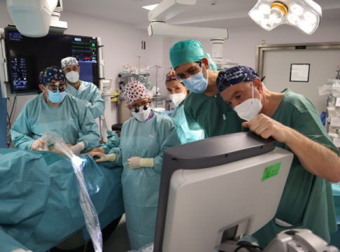 Cirujanos vasculares de Andalucía aplican de forma pionera una terapia basada en la personalización de venas de paciente fallecido mediante ingeniería tisular para trata la insuficiencia venosa profunda