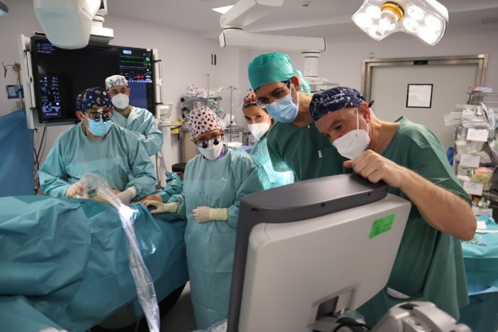 Cirujanos vasculares de Andalucía aplican de forma pionera una terapia basada en la personalización de venas de paciente fallecido mediante ingeniería tisular para trata la insuficiencia venosa profunda