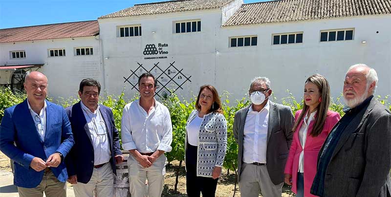 Carmen Crespo subraya la apuesta por la unión de fuerzas en el sector del vino del Condado de Huelva