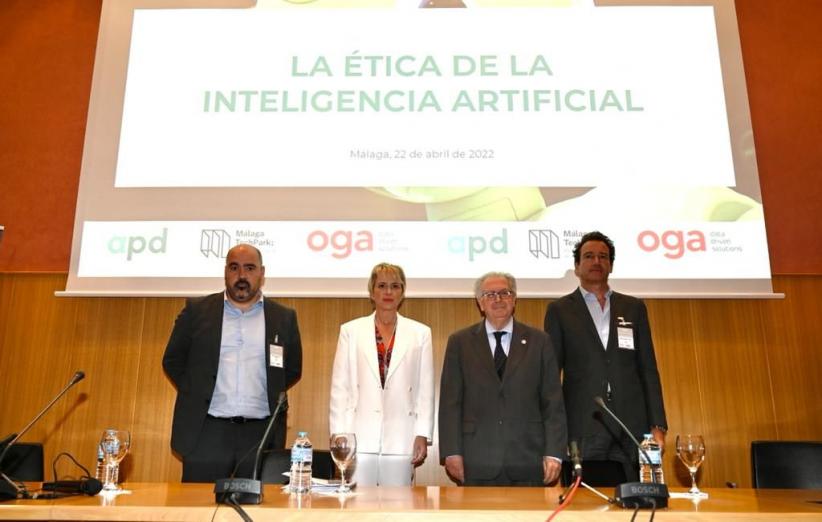 Gobierno y empresas tecnológicas coinciden en que el desarrollo de la inteligencia artificial ha de basarse en normas éticas y en la colaboración público-privada