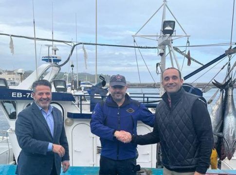 Carrefour ratifica en Cádiz su compromiso con el sector pesquero español