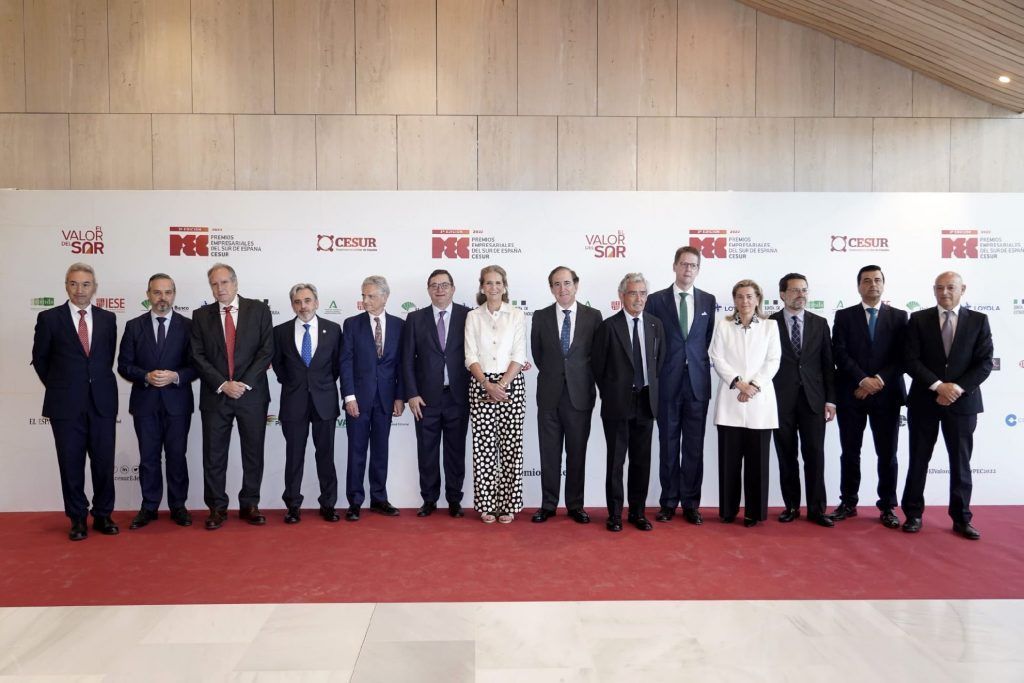 La gala de los Premios PEC de CESUR saca brillo a los empresarios de Andalucía y Extremadura reunidos en el IESE