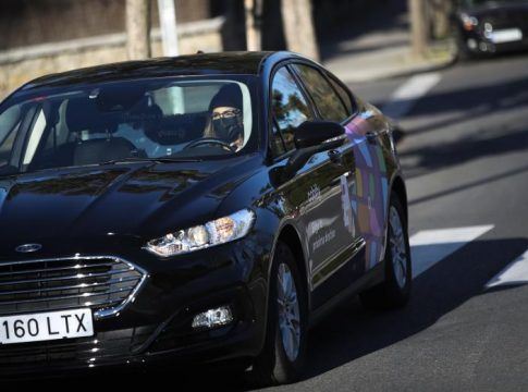 Cabify y Divilo lanzan en Sevilla una innovadora solución para pagar con tarjeta dentro del vehículo sin necesidad de datáfono