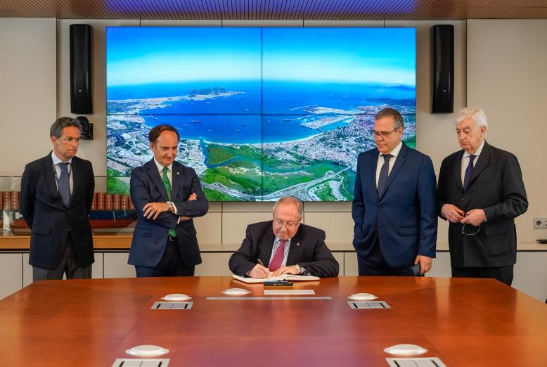 José Luis Bonet traslada en Algeciras el apoyp de la Cámara de España a la mejor de sus conexiones ferroviarias