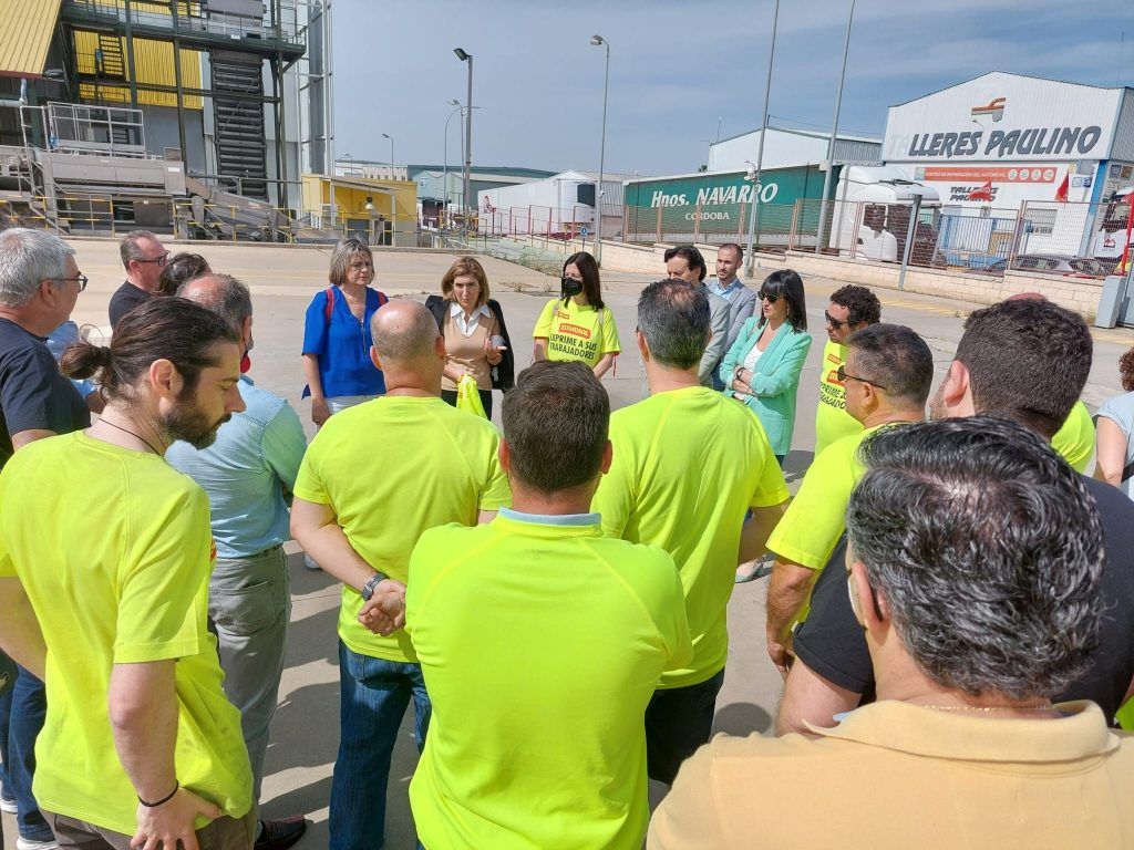 Rocío Blanco se reúne con los trabajadores encerrados de Zumosol