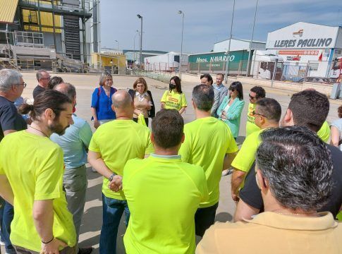 Rocío Blanco se reúne con los trabajadores encerrados de Zumosol