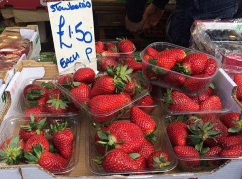 Reino Unido retrasa los controles alimentarios a las importaciones de la UE hasta finales de 2023