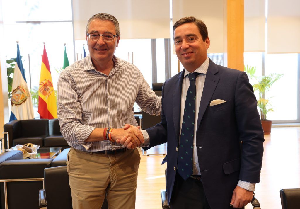 La Diputación y Lances de Futuro firman el contrato de adjudicación de la plaza de toros de La Malagueta para los próximos cuatro años