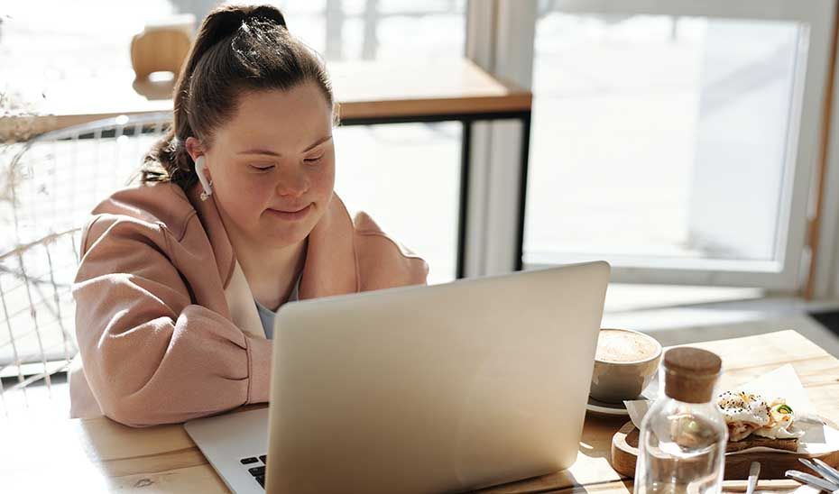 Andalucía participa en un proyecto contra la brecha digital de las personas con discapacidad intelectual