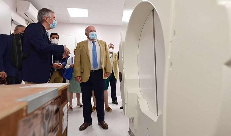 Nuevo equipo de radiocirugía de alta precisión para patologías cerebrales en el Virgen de las Nieves