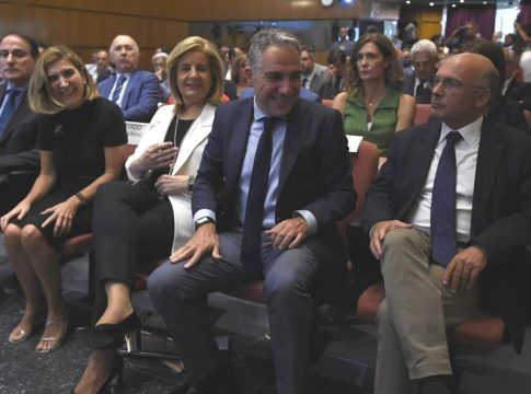 El Gobierno andaluz defiende la necesidad de fomentar una economía más competitiva y digital
