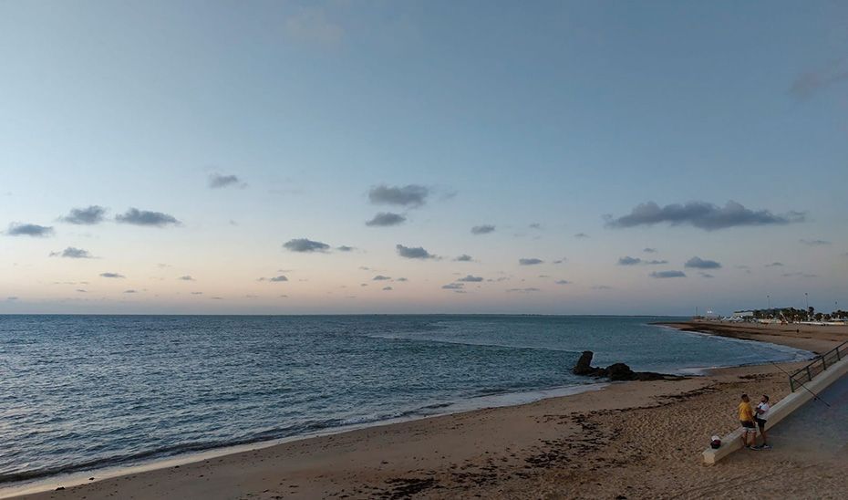 Las aguas de baño de las playas de Andalucía mantienen niveles de calidad adecuados
