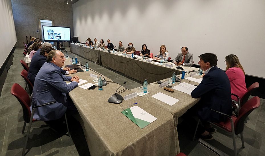 Marín anuncia un nuevo paquete de ayudas directas a las agencias de viaje andaluzas por 4,5 millones