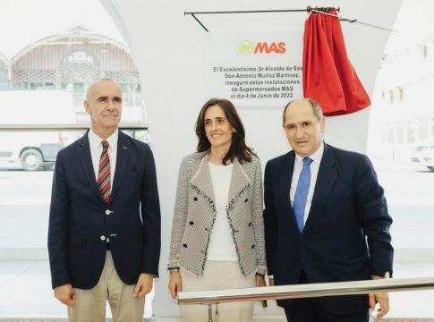 El alcalde de Sevilla inaugura el nuevo Supermercados MAS ubicado en la calle Arjona  