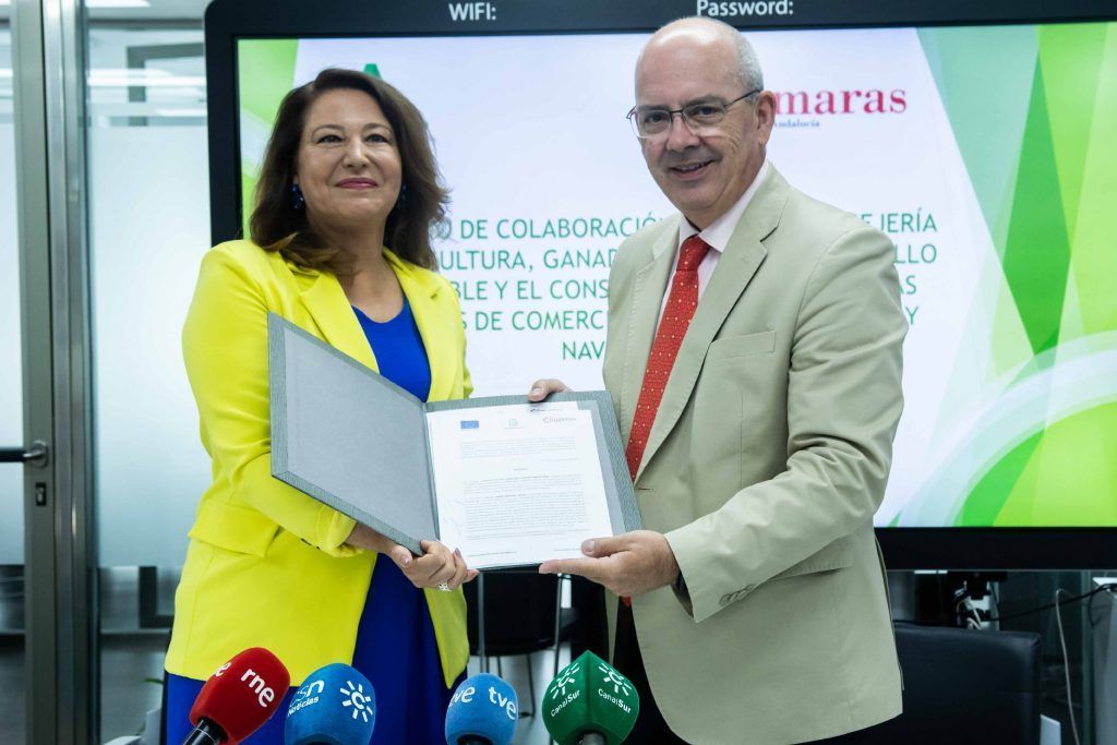 Cámaras de Comercio y Consejería de Agricultura refuerzan su colaboración con un convenio para fomentar la innovación y la digitalización en la agroindustria