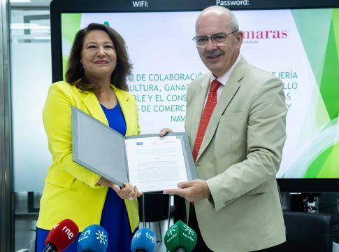 Cámaras de Comercio y Consejería de Agricultura refuerzan su colaboración con un convenio para fomentar la innovación y la digitalización en la agroindustria