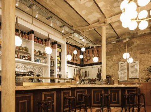 Nueva apertura de Ovejas Negras Company en Sevilla: Taberna El Favorito