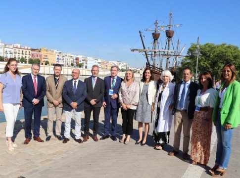 Destino, navegación por el Guadalquivir y atraque en el centro, lo más valorado por los cruceristas que visitan el Puerto de Sevilla