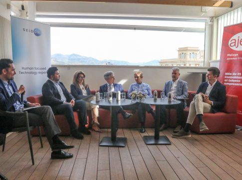 Expertos coinciden en digitalizar empresas para facilitar la vida de las personas