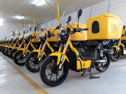 Correos incorpora 141 motos más a su flota de reparto eléctrica cibersegura en Andalucía