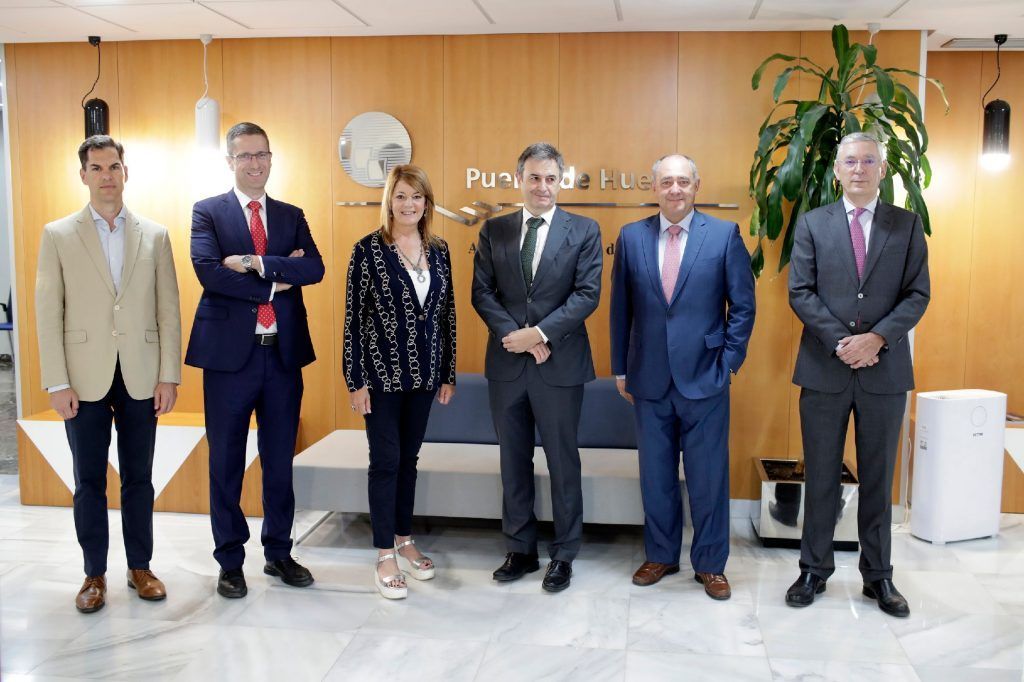 El Puerto de Huelva se reúne con Endesa para analizar la demanda de energía y garantizar el suministro a los grandes proyectos portuarios de los próximos años