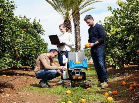 AINIA desarrolla un robot móvil para recolectar y dar un segundo uso a la fruta caída del árbol