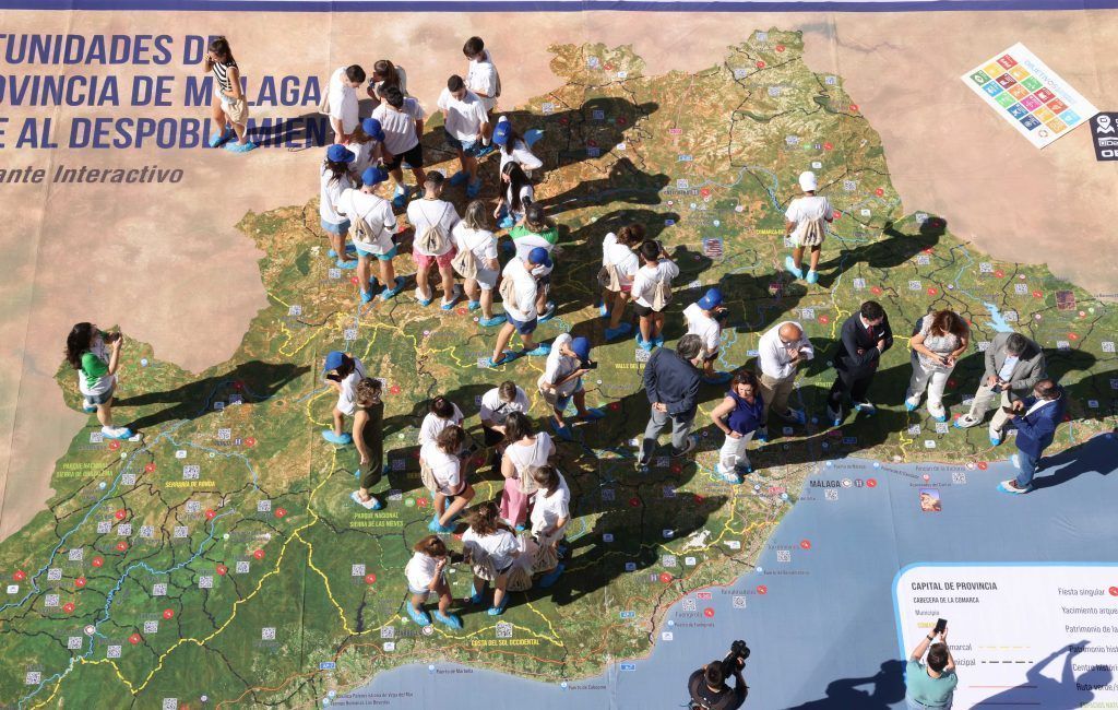 Más de 3.000 personas visitan el Mapa Gigante Interactivo de la provincia, que recala hoy en la sede de la Diputación