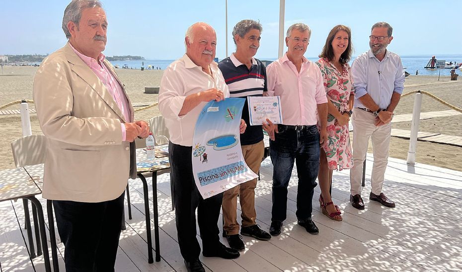 Andalucía amplía su red de espacios sin humo a 52 playas y 67 piscinas adheridas