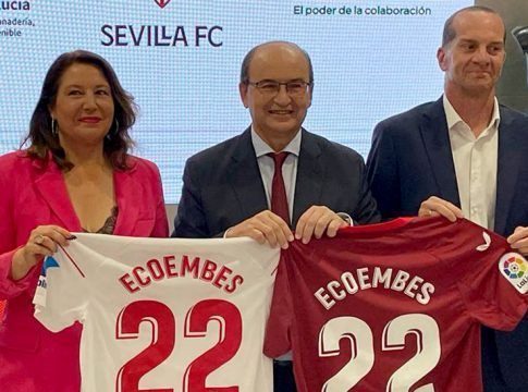 Carmen Crespo destaca que la Junta, el Sevilla FC y Ecoembes "se comprometen con el reciclaje"