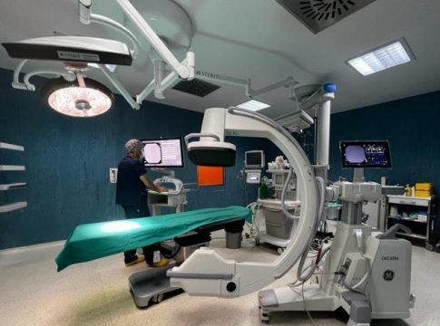 Quirónsalud Huelva a la vanguardia tecnológica con la incorporación de un nuevo arco quirúrgico móvil