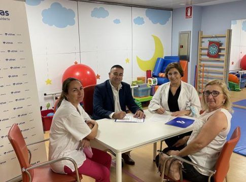 Vithas Almería prestará asistencia sanitaria a bebés en proceso de acogimiento y adopción en colaboración con Cruz Roja 