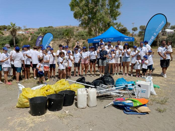 Mayoral y Ecomar recogen 86,6 kg de residuos en la playa Peñón del Cuervo de Málaga