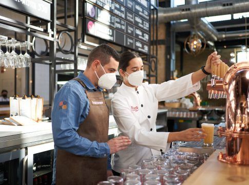 Human Age Institute colabora con la Fundación Cruzcampo para generar oportunidades profesionales entre los jóvenes en el ámbito de la hostelería