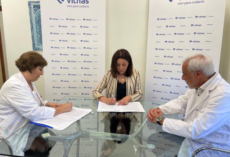 Pacientes oncológicos de Vithas Almería recibirán apoyo y atención psicológica de la AECC