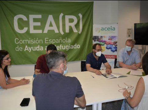 Las Escuelas de ACEIA desarrollarán un programa de acciones relacionadas con el aprendizaje de idiomas y la inserción para personas refugiadas acogidas por CEAR