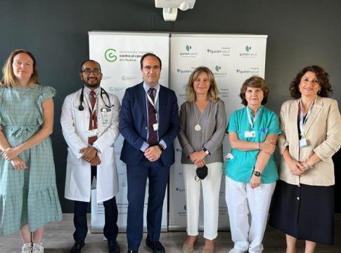 Quirónsalud Huelva y la Asociación Española Contra el Cáncer firman un acuerdo pionero en la sanidad privada onubense