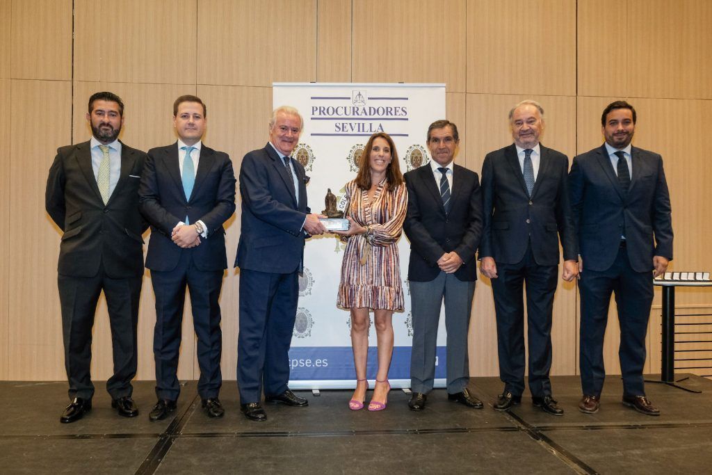 El Colegio de Procuradores de Sevilla concede a Francisco Berjano Arenado el VIII Premio “Procuradora Ascensión García Ortiz”