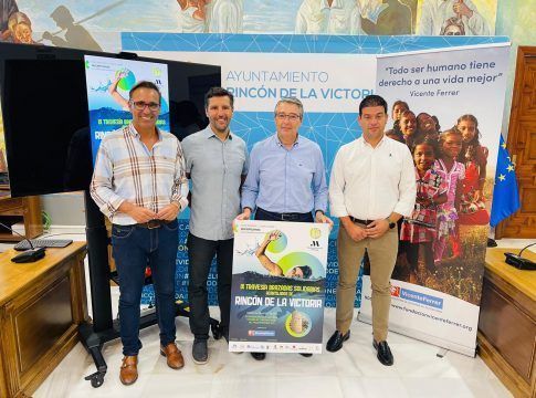 La Diputación de Málaga impulsa la IX Travesía Brazadas Solidarias Acantilados a favor de la Fundación Vicente Ferrer