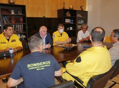 La Diputación de Málaga dona ocho camiones al Cuerpo de Bomberos Voluntarios de Paraguay