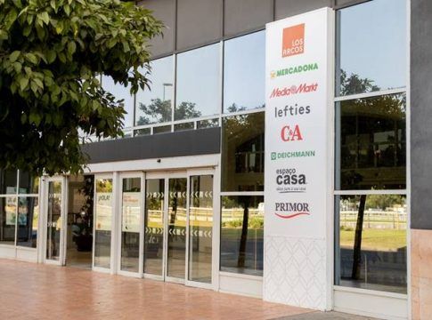Los Arcos recibe el premio de la AECC a la mejor remodelación en la categoría de ampliaciones menores