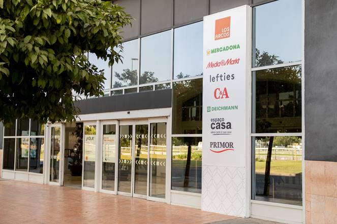 Los Arcos recibe el premio de la AECC a la mejor remodelación en la categoría de ampliaciones menores