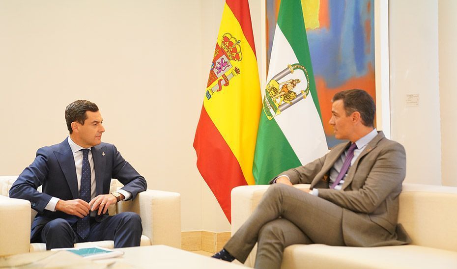 Moreno reclama a Sánchez mejor financiación, solución al problema del agua y una mayor apuesta por las energías renovables 