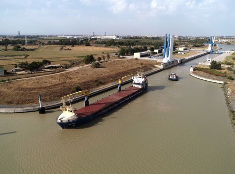 El Puerto de Sevilla licita la instalación de cañones nebulizadores en los muelles y adjudica la redacción de un proyecto de integración acústica en la dársena del Cuarto