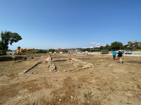 Comienzan las obras para la recuperación del yacimiento arqueológico del Castillo de la Duquesa en Manilva, que financia la Diputación