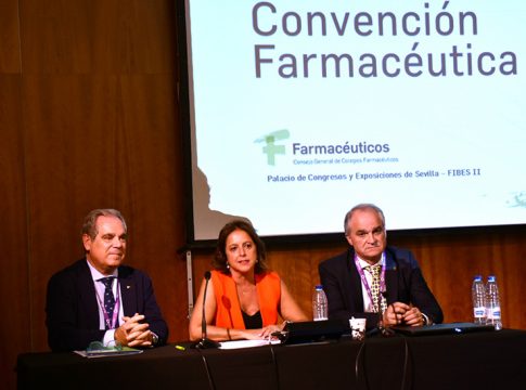 Catalina García defiende la digitalización como una forma de humanizar la atención sanitaria