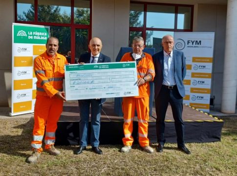 La fábrica de cemento de Málaga hace una donación a Bancosol con motivo de la Semana de la Seguridad