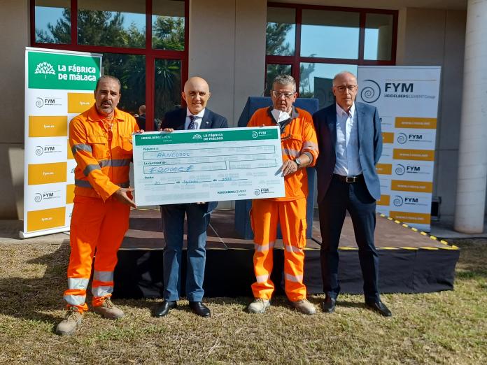 La fábrica de cemento de Málaga hace una donación a Bancosol con motivo de la Semana de la Seguridad