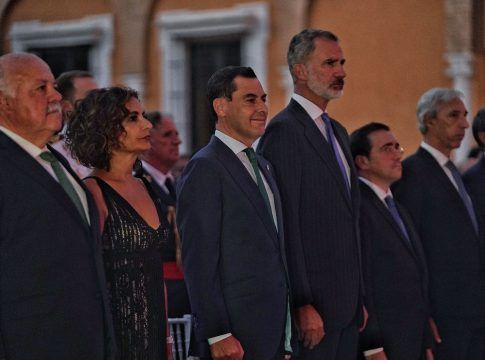 Moreno: "Andalucía quiere seguir abriendo caminos y poner en marcha la maquinaria de la superación y la prosperidad para avanzar por una sociedad mejor”